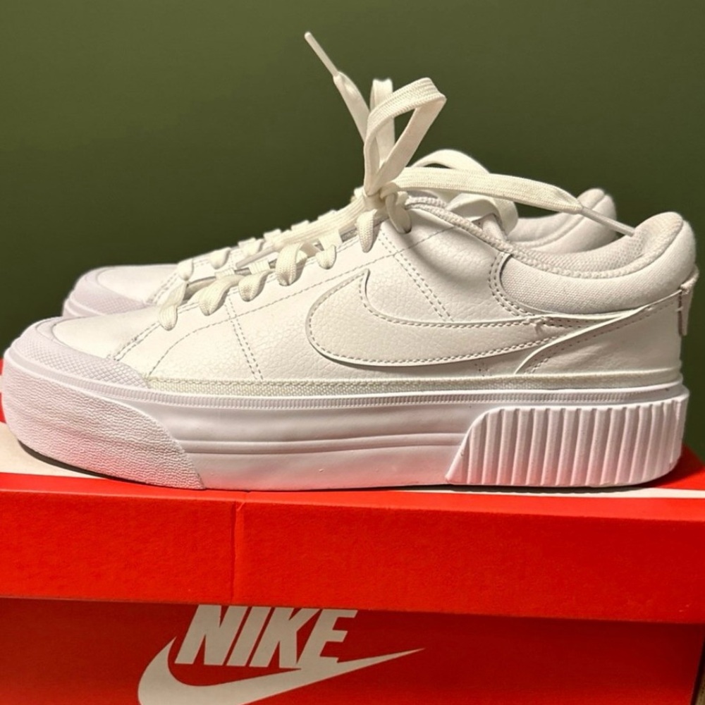 Nike Court Legacy lifts